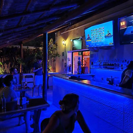 New Friends Hostel & Bar Adults Only فالادوليد المظهر الخارجي الصورة