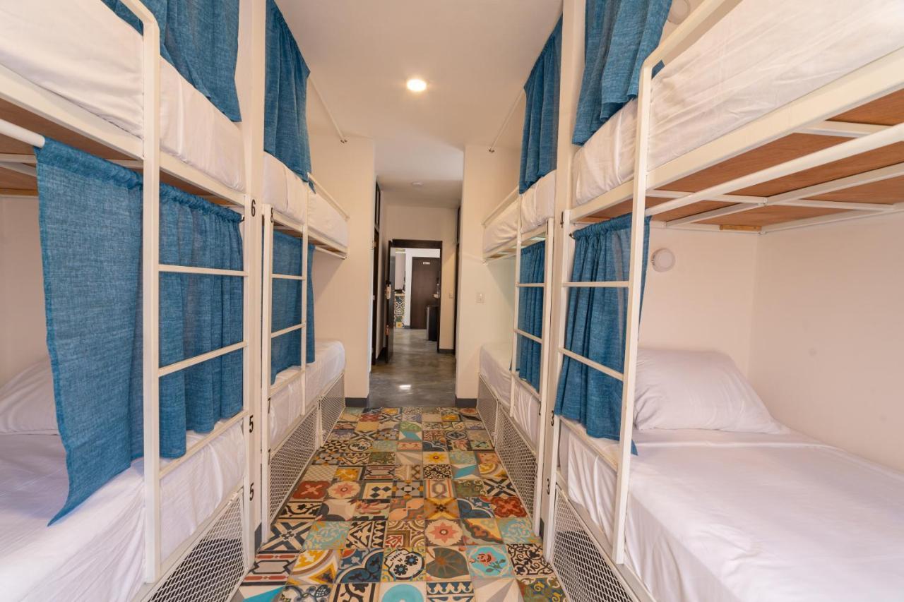 New Friends Hostel & Bar Adults Only فالادوليد المظهر الخارجي الصورة