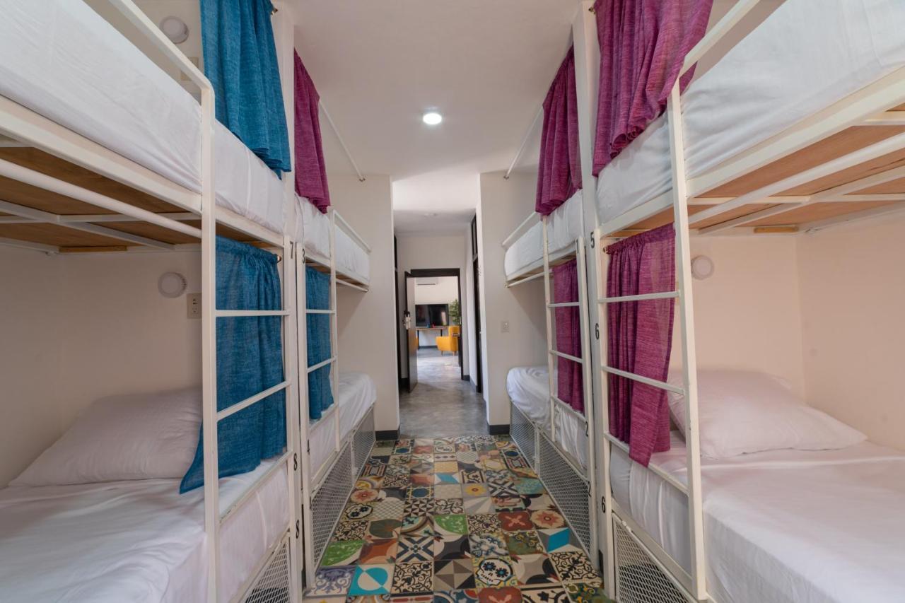 New Friends Hostel & Bar Adults Only فالادوليد المظهر الخارجي الصورة