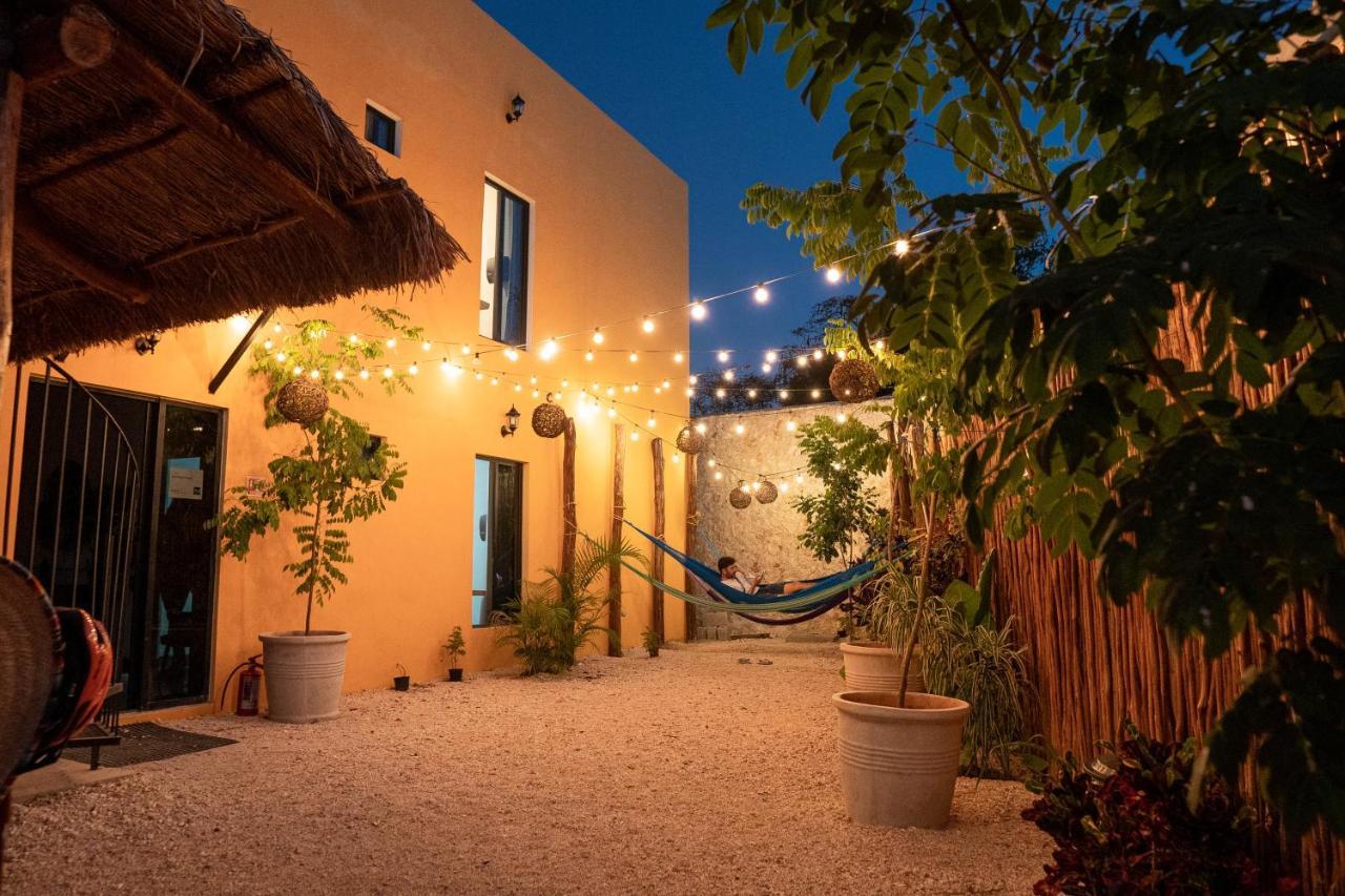 New Friends Hostel & Bar Adults Only فالادوليد المظهر الخارجي الصورة
