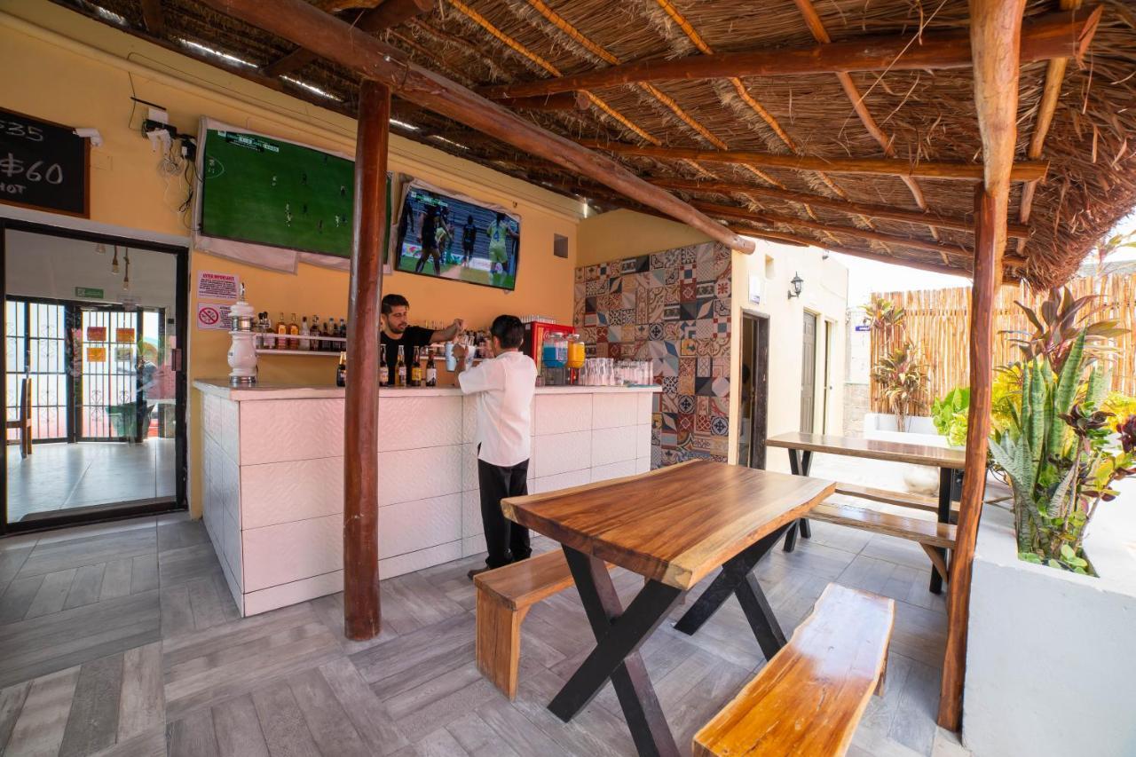 New Friends Hostel & Bar Adults Only فالادوليد المظهر الخارجي الصورة