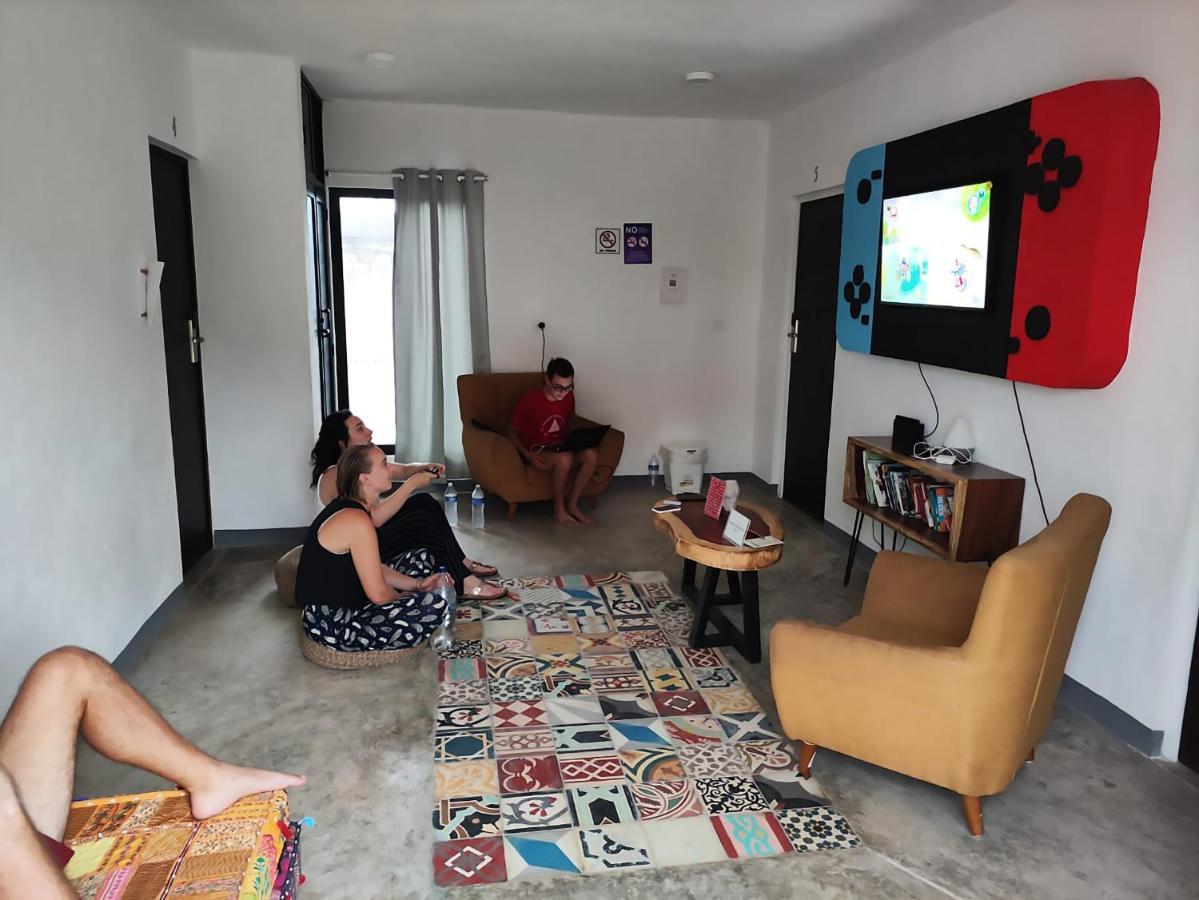 New Friends Hostel & Bar Adults Only فالادوليد المظهر الخارجي الصورة