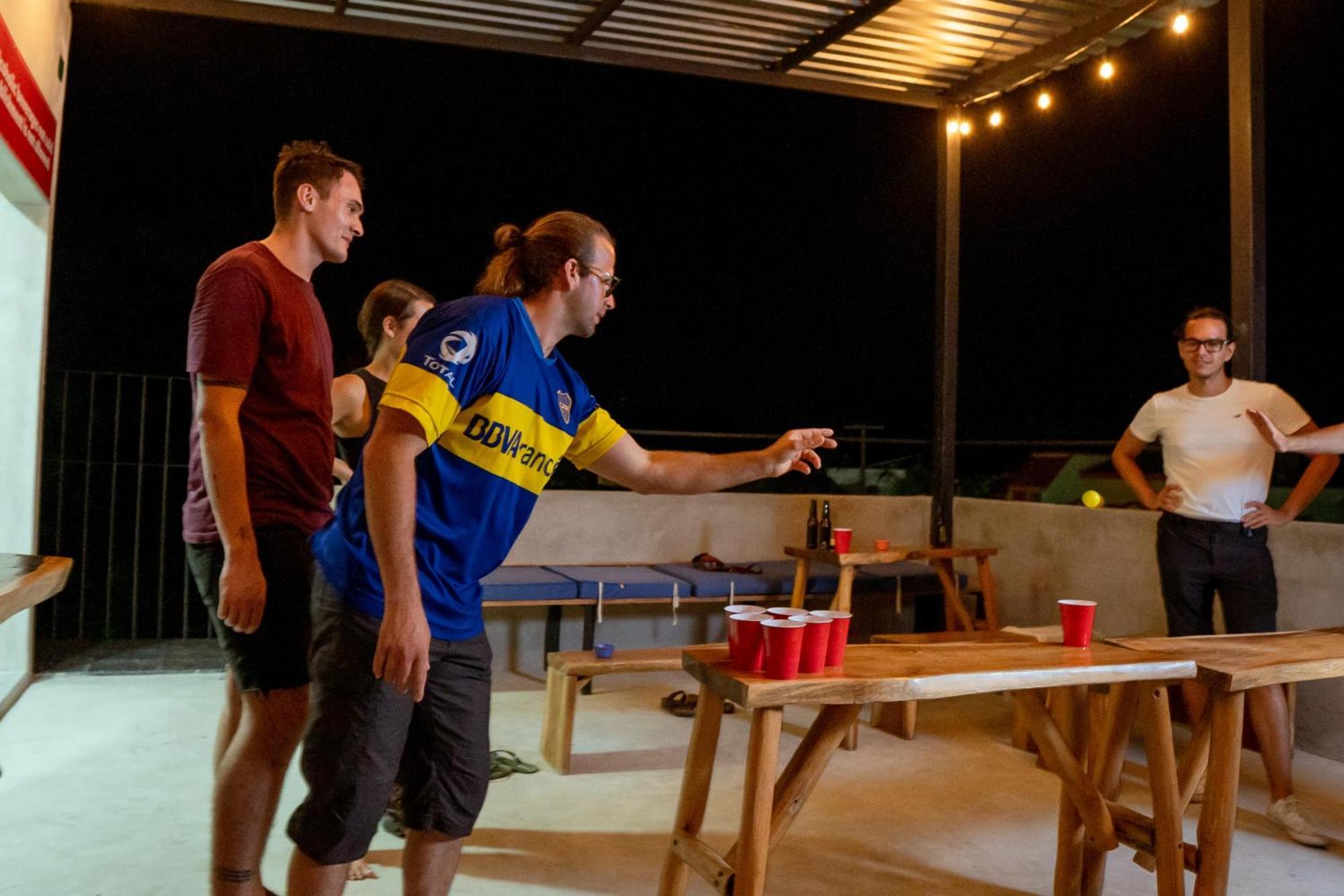 New Friends Hostel & Bar Adults Only فالادوليد المظهر الخارجي الصورة