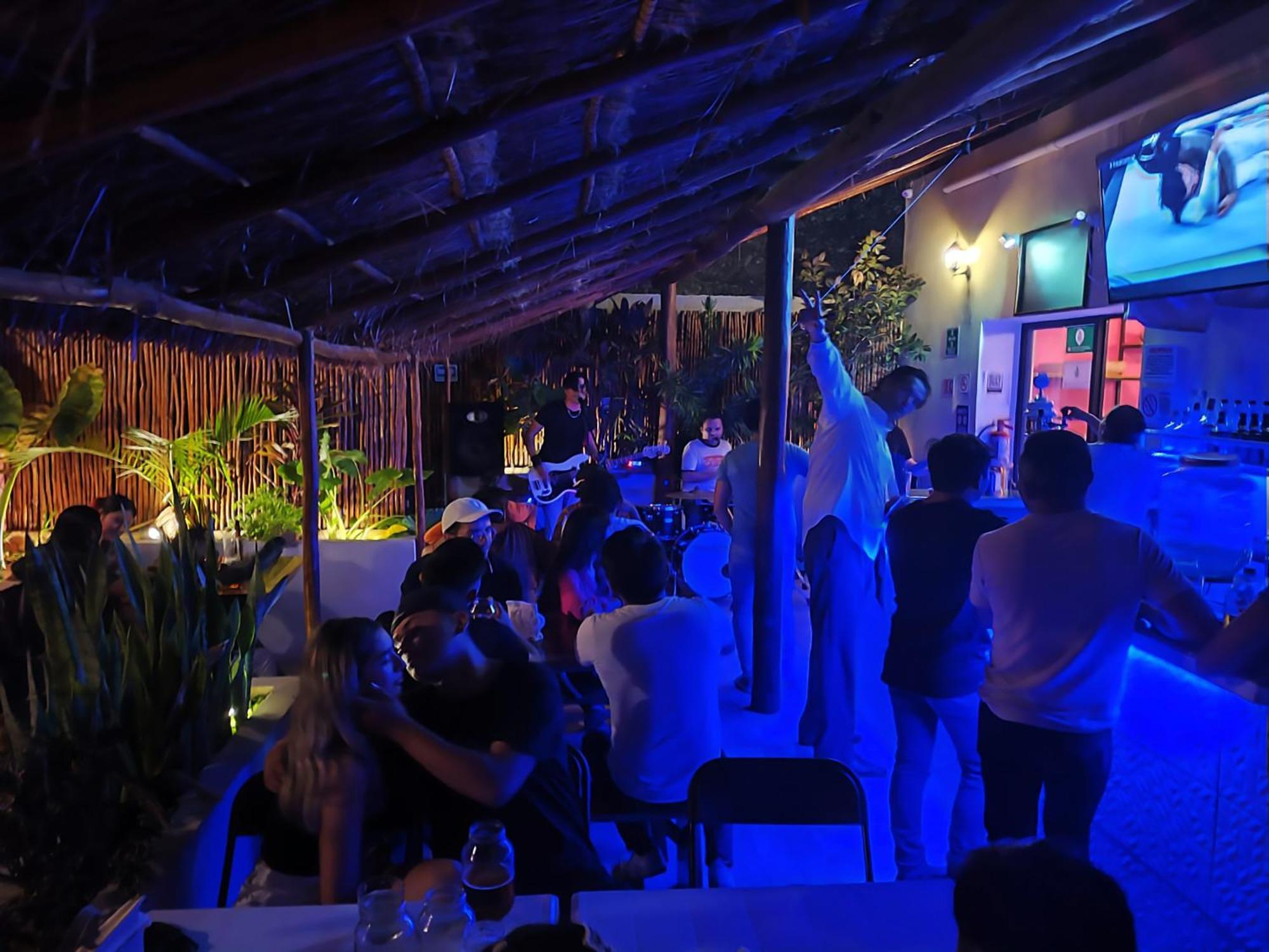 New Friends Hostel & Bar Adults Only فالادوليد المظهر الخارجي الصورة