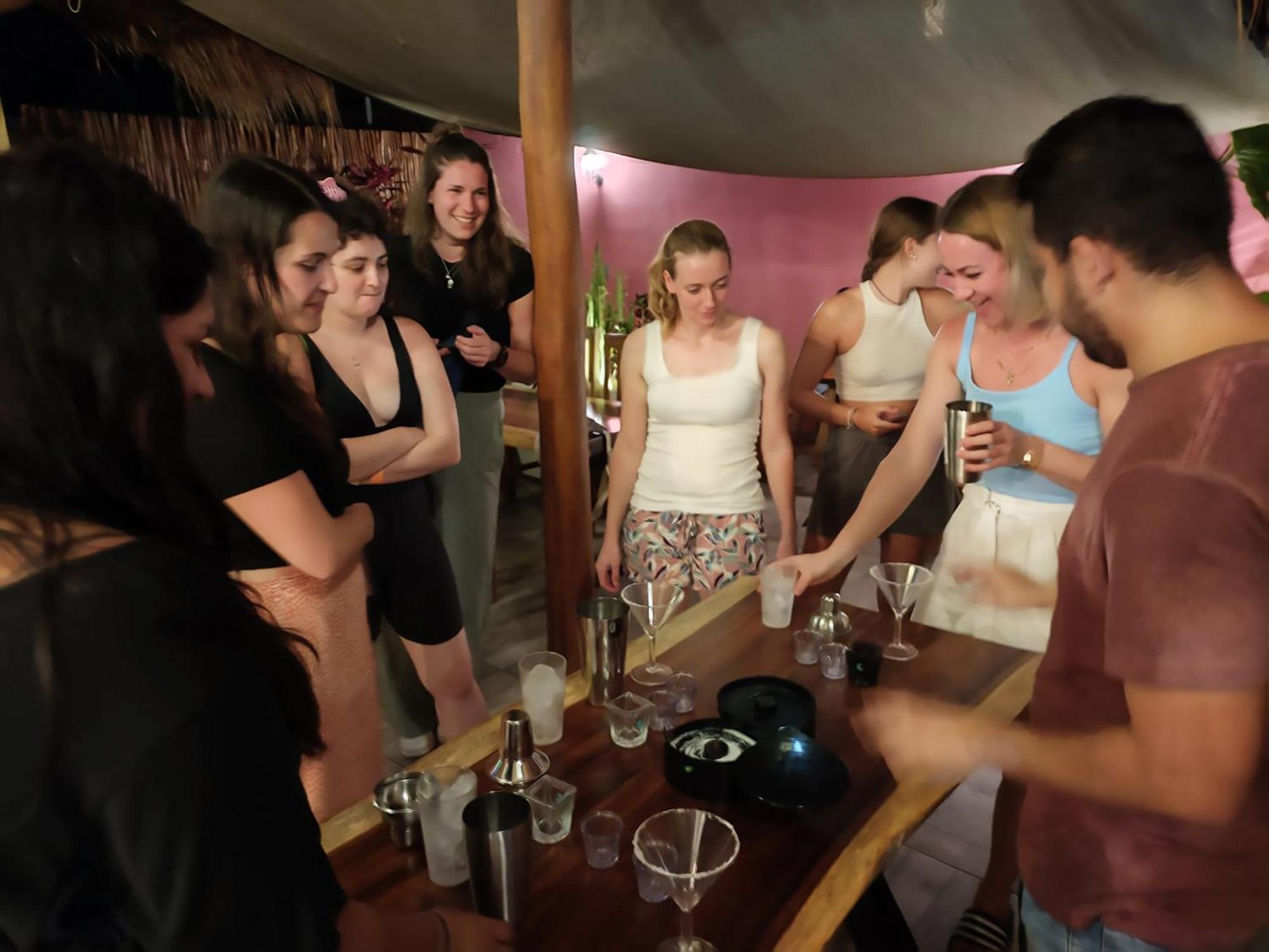 New Friends Hostel & Bar Adults Only فالادوليد المظهر الخارجي الصورة