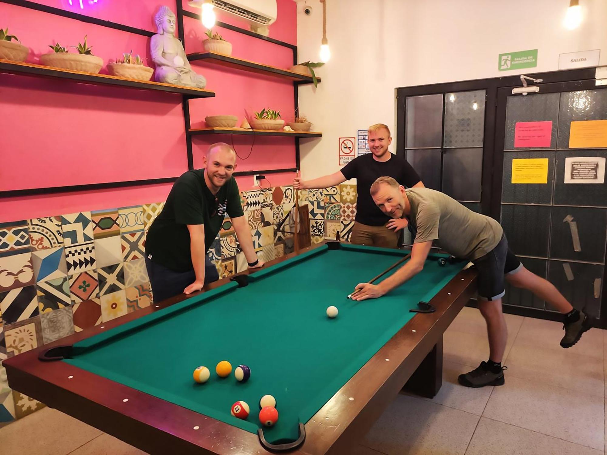 New Friends Hostel & Bar Adults Only فالادوليد المظهر الخارجي الصورة